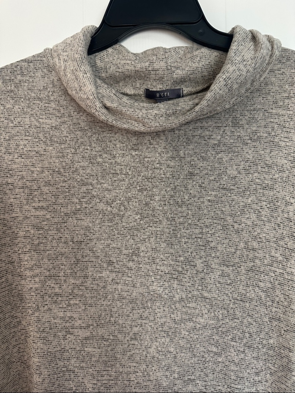 EUC Relaxed Funnel Neck Women's Sweater in Heather Light Gray & Cream - Picture 3 of 7